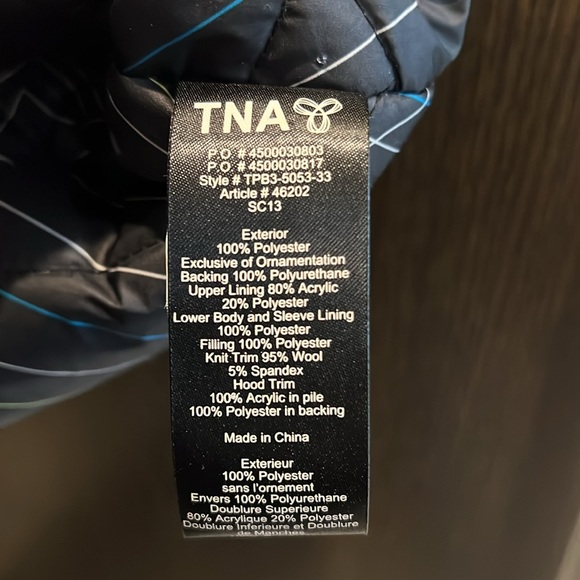 TNA winter coat in size medium. - Picture 5 of 5